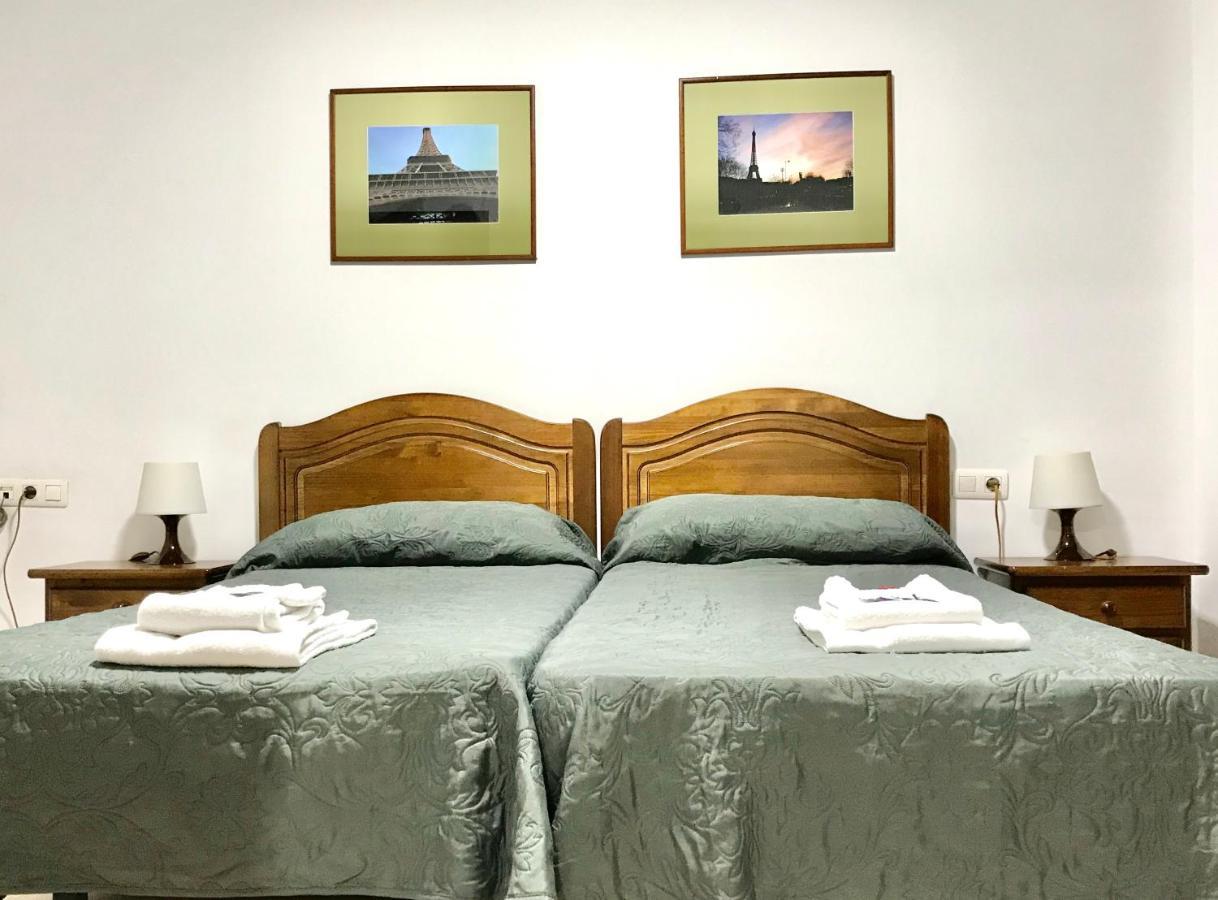 Hostal Carlos 2 La Línea de la Concepción Exterior foto