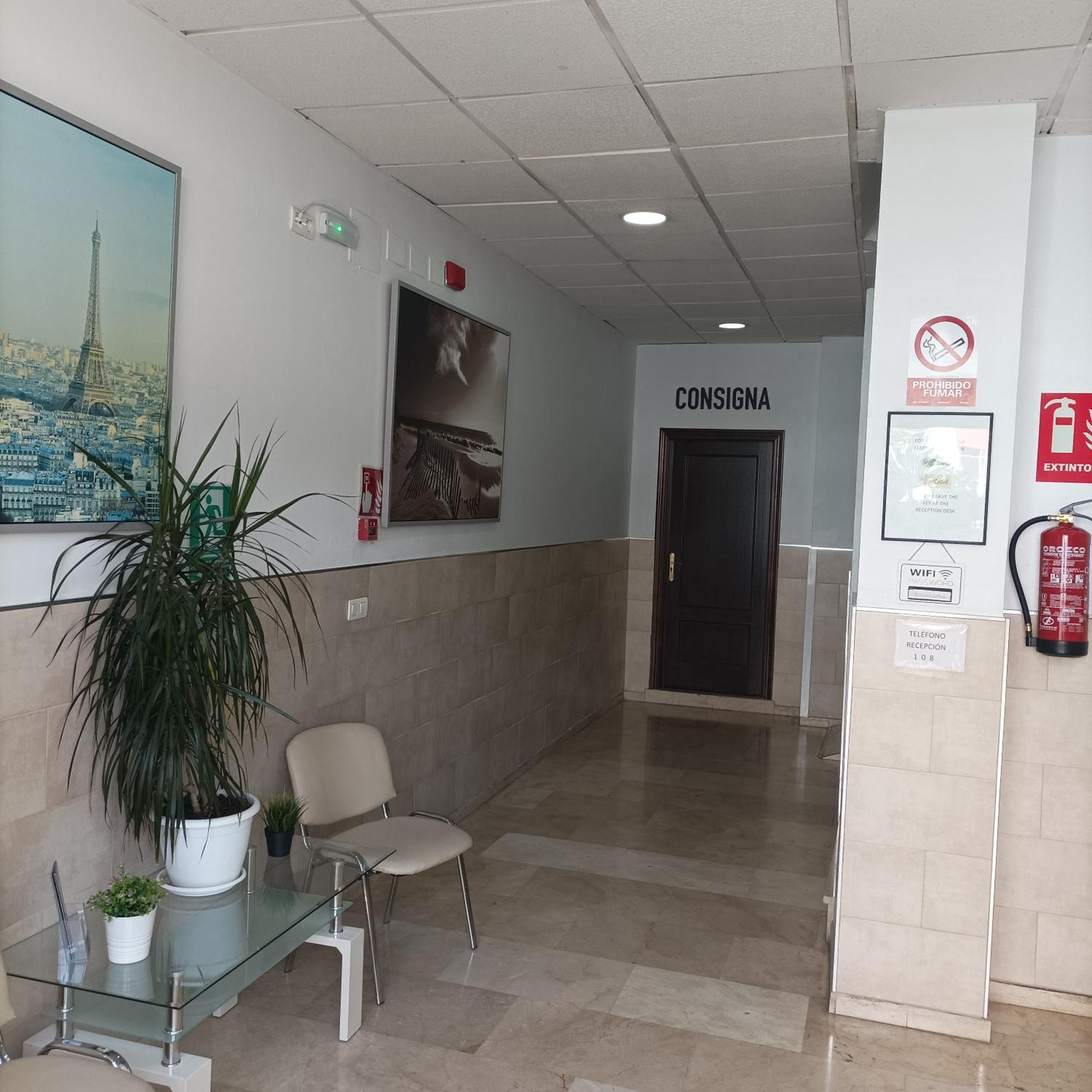 Hostal Carlos 2 La Línea de la Concepción Exterior foto