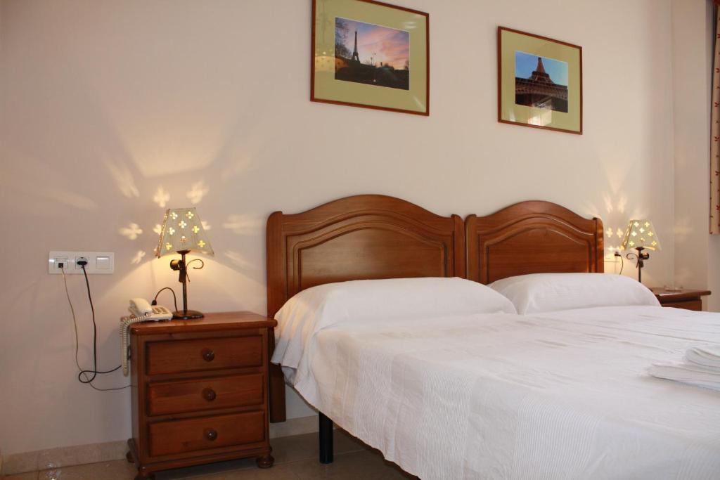 Hostal Carlos 2 La Línea de la Concepción Exterior foto